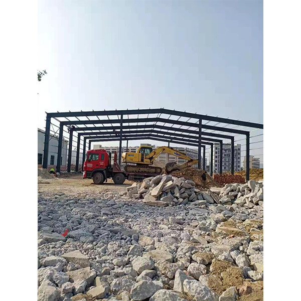 Estructura de acero ligero con protección de corrosión ventajosa