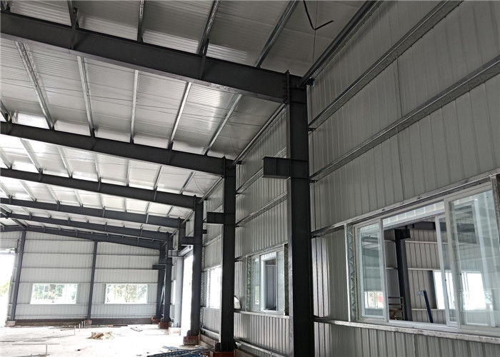 Estructura de acero Warehouse de la luz del panel de bocadillo del EPS para el almacenamiento y el taller